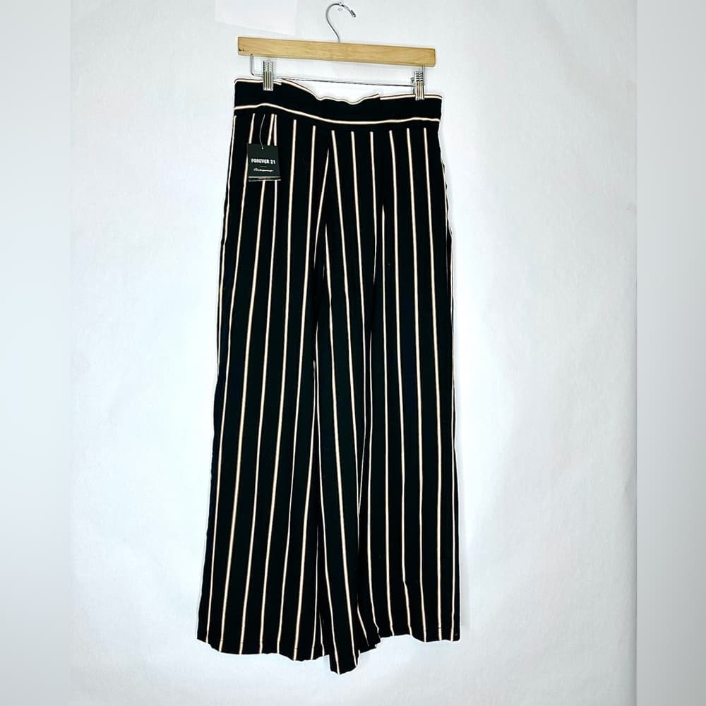 NWT Forever 21 Contemporary Black Striped Wide Leg Tie Waist Ankle Pants Large