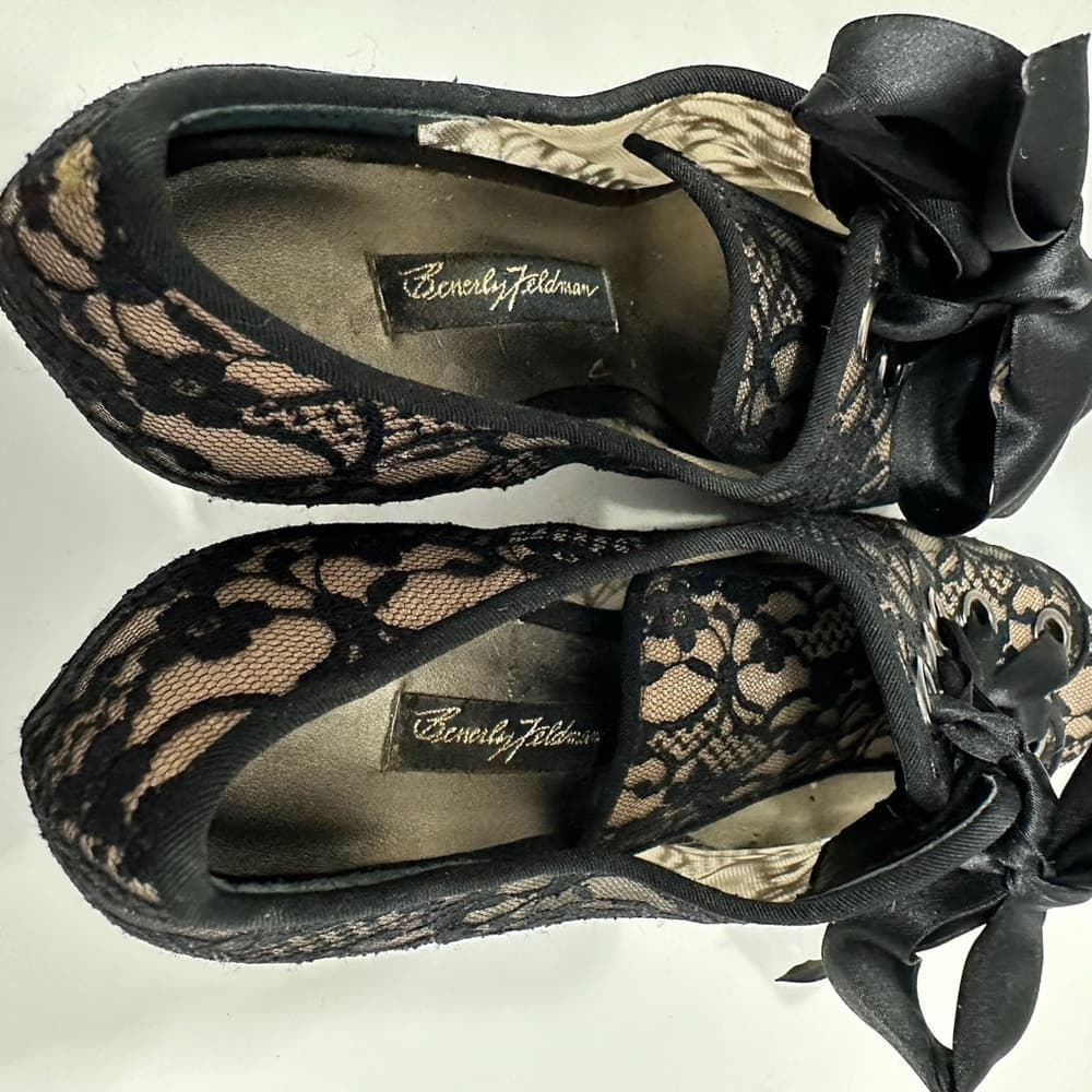 Beverly Feldman Black and Cream Ribbon Lace Up Bootie Pump Heels Size 7.5 Y2K