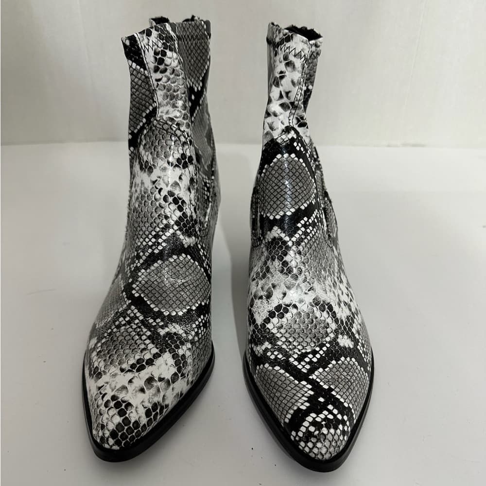 YOKI Snakeskin Western Pointed Toe Ankle Boots Faux Leather Zip Booties Size 10