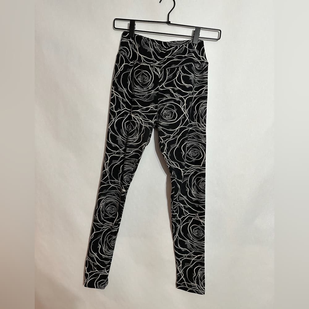 LuLaRoe Leggings Black White Rose Floral Print Stretchy Soft Size OS Cottagecore