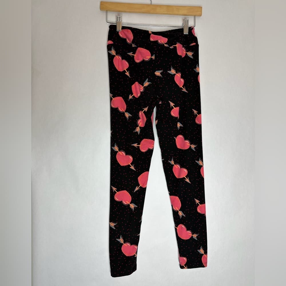 NWT LuLaRoe Leggings Valentine’s Day Cupid Heart Arrow Black Dot OS One Size