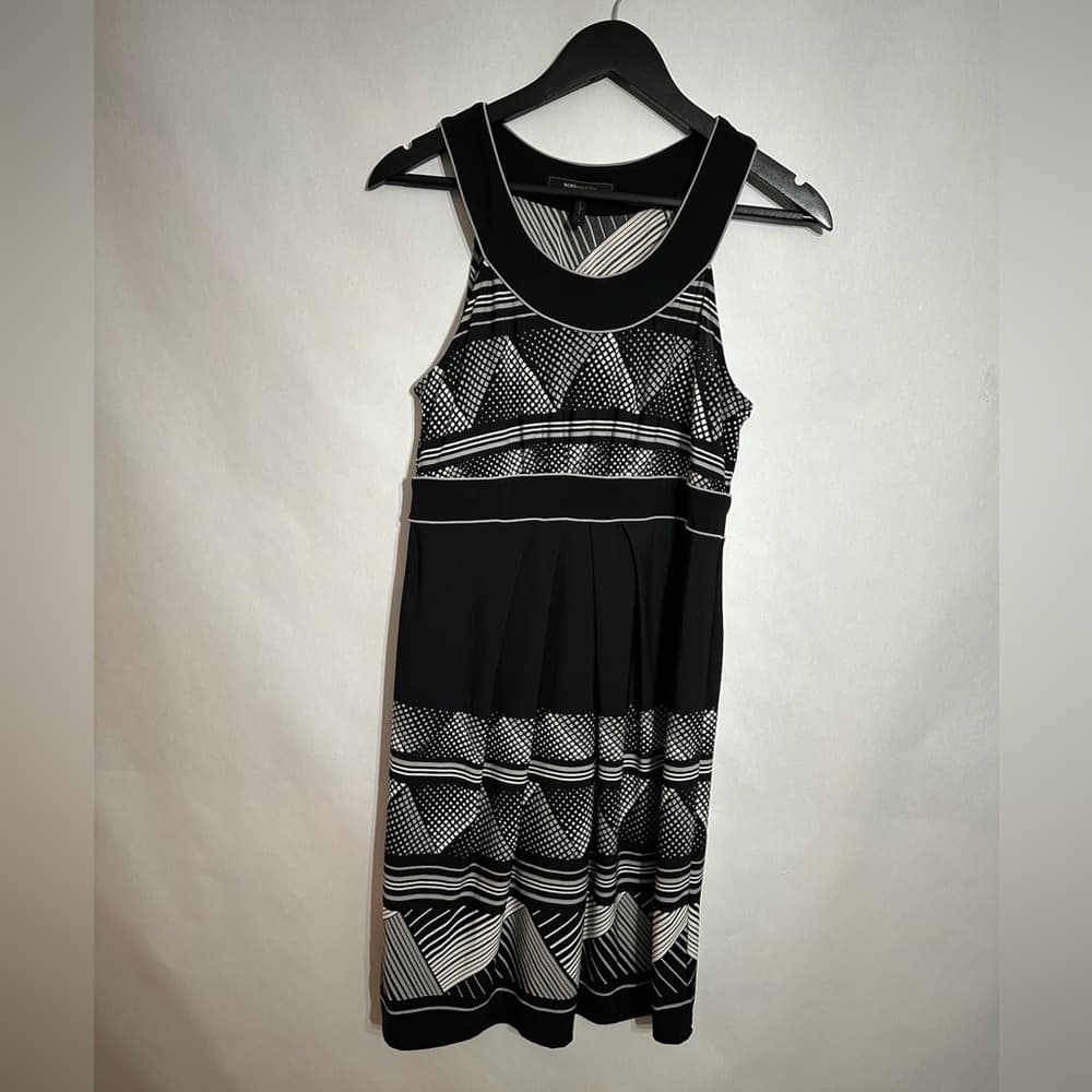 BCBGMaxAzria Black And White Geometric Print Sleeveless Dress Size Small