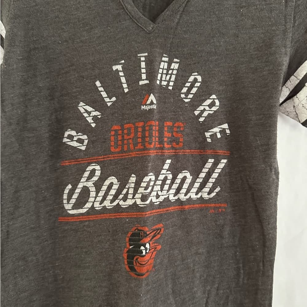 Majestic Baltimore Orioles Distressed Baseball Tee Gray V-Neck Striped Small