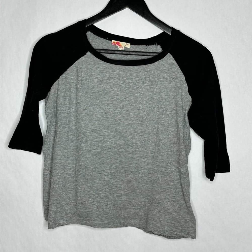 Forever 21 Gray Black Raglan 3/4 Sleeve Tee Cropped Medium Casual Minimalist