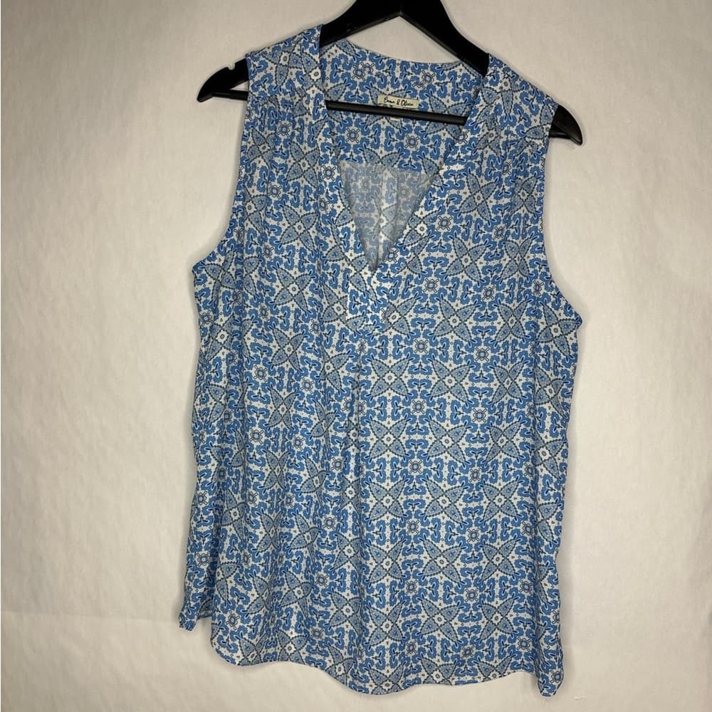Emma & Olivia Blue White Medallion Tile Print Sleeveless V Neck Blouse Size XL