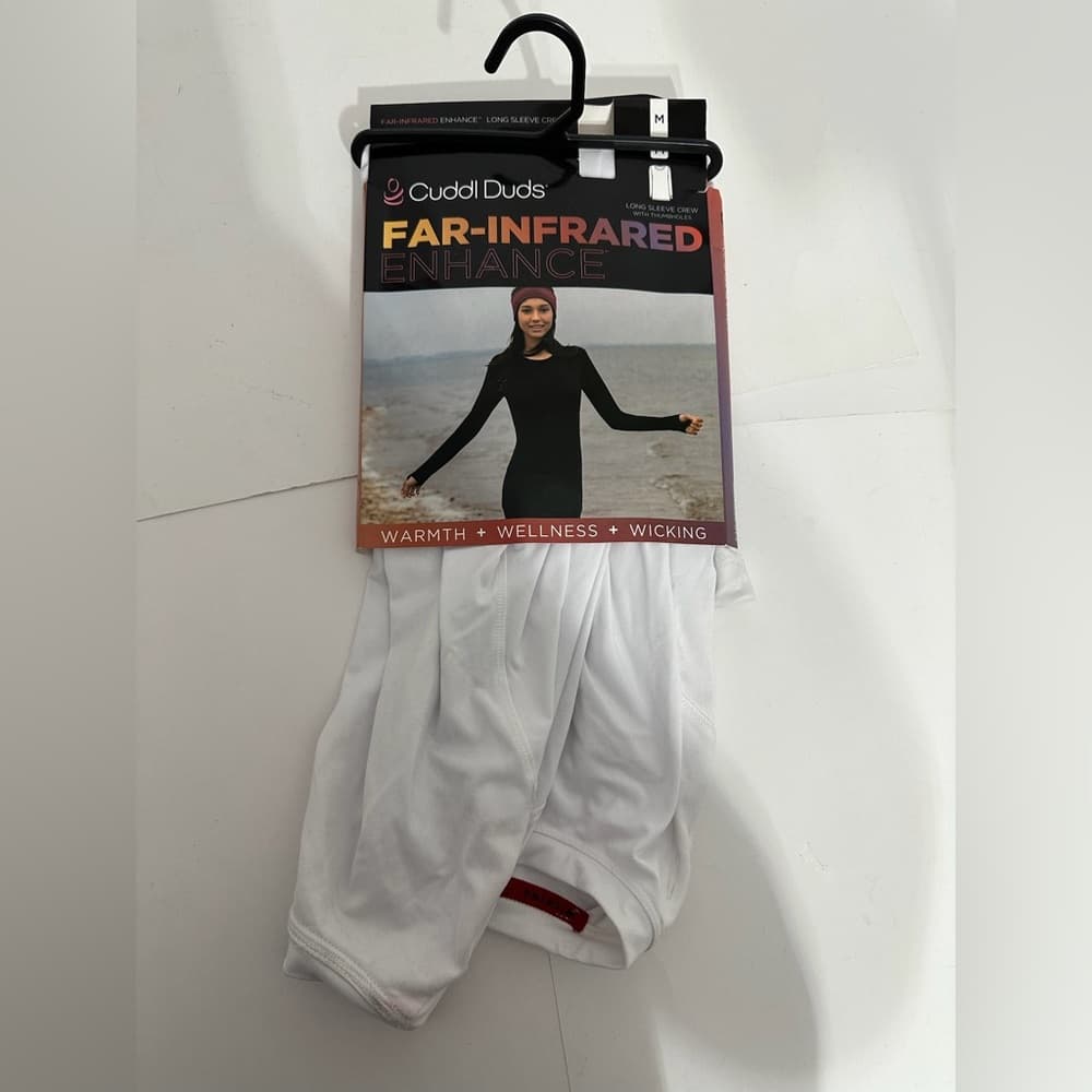 NWT Cuddl Duds Far-Infrared Enhance Long Sleeve Crew Thumbholes Womens Medium