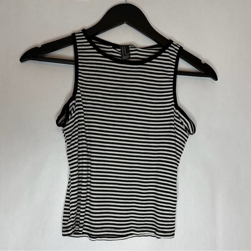 NWT Forever 21 Black White Stripe Ribbed Crop Tank Top Stretch Knit Size Medium