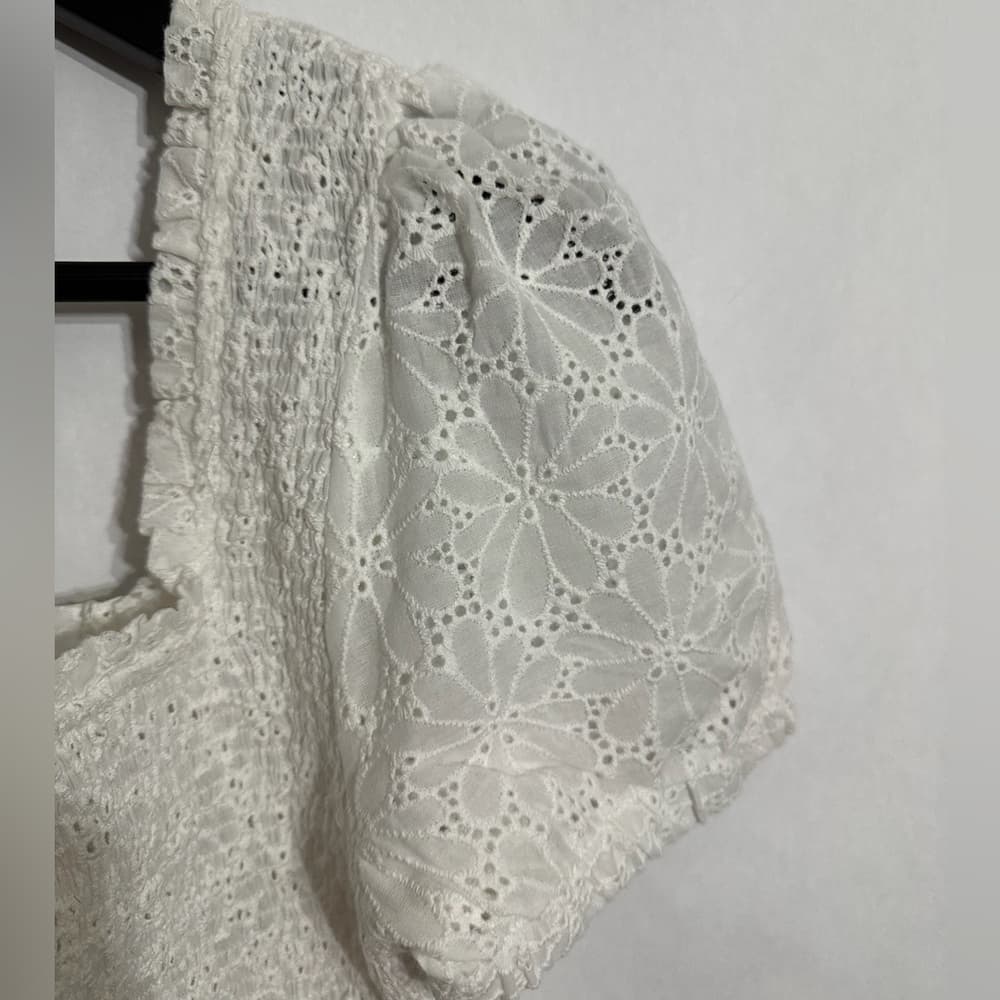 ASTR The Label Floral Eyelet Puff Sleeve Smocked Cropped Top Size Medium