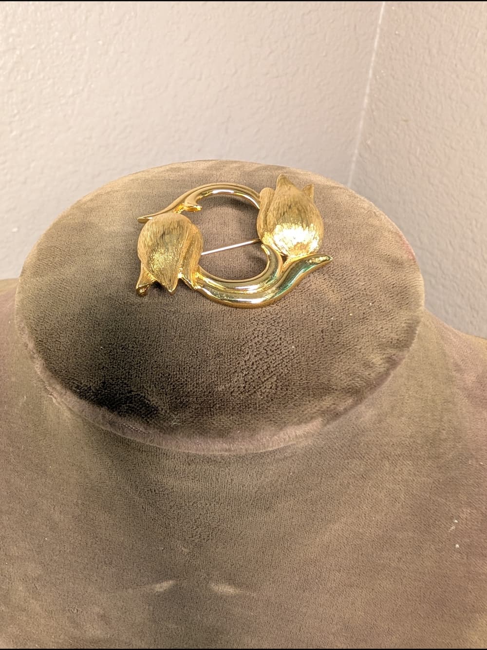Vintage Monet Stamped Gold Tulip Circle Floral Pin Brooch