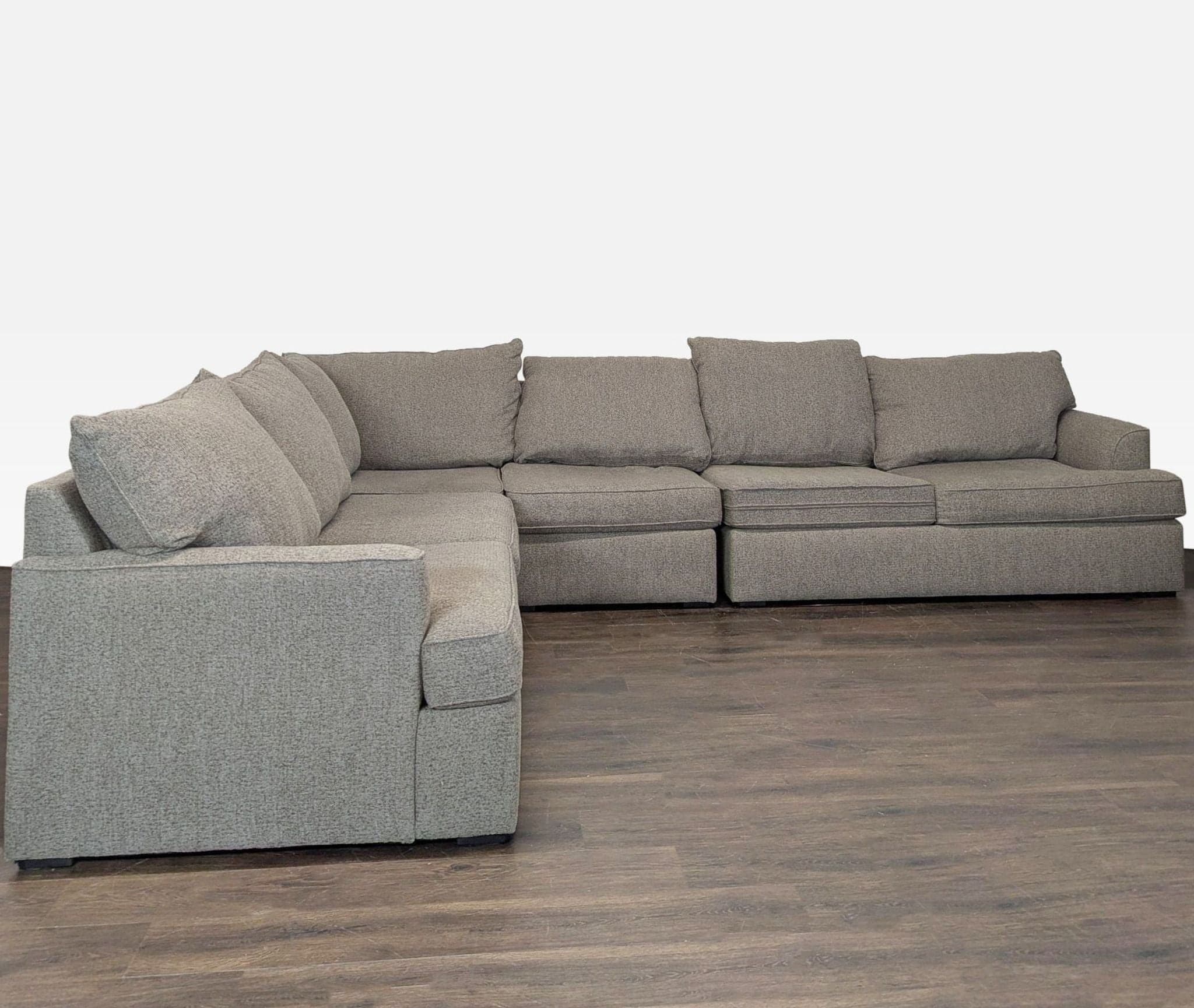 Living Spaces Belinha Modern Light Gray L-Shaped Sectional Sofa – Comfortable and Spacious