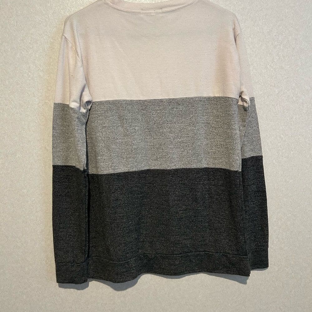 C D M Tri Colored Women’s Top Size M Long Sleeve Round Neck