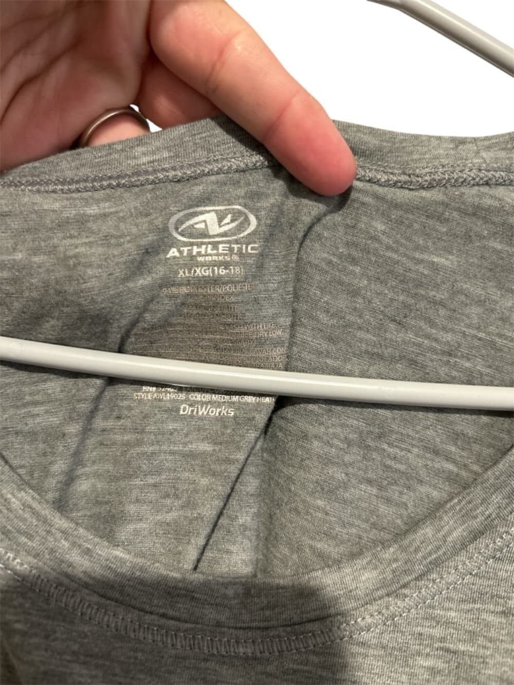 Women’s Grey Athletic Short Sleeve Tee Shirt With A V Open Back Size XL