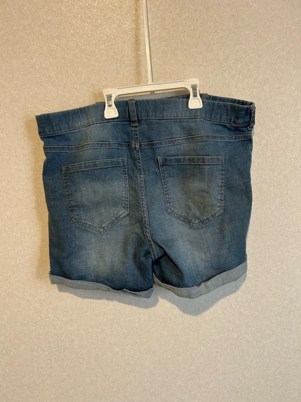 Women’s Time And Tru Blue Shorts With A Stretch Waist, Size Large