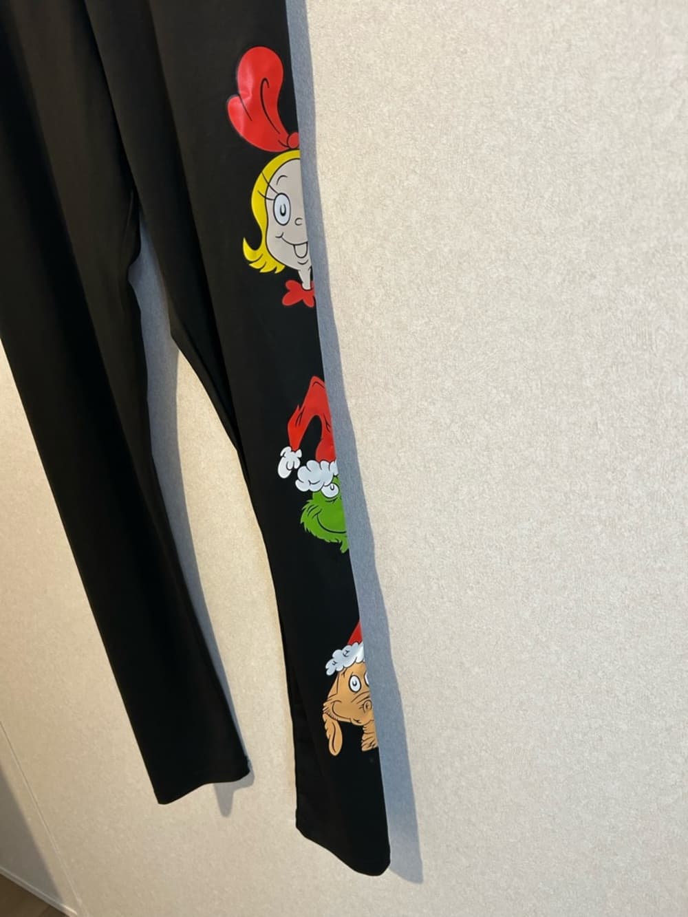 Women’s Or Teens Black Leggings With “The Grinch” Character On Leg, Size Large