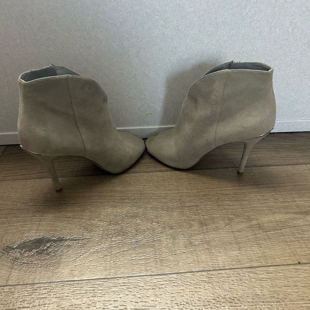 Michael Kors Suede Ankle Booties – Brown – Women’s Size 8.5