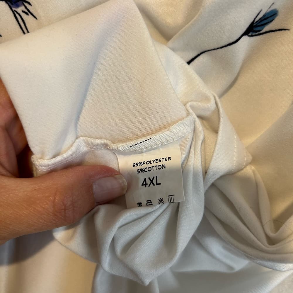 Women’s White Plus Size Graphic Tee, Poly And Cotten Blend, Size 4XL