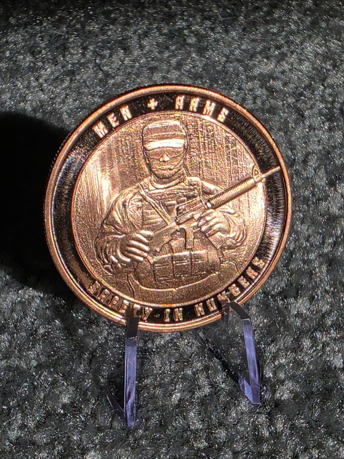1 oz .999 Fine Copper Round – Men & Arms / Heroes of War Design–Military Tribute