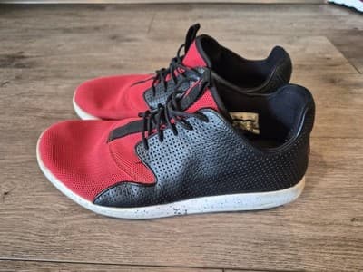 Jordan Eclipse Men's Size 11 Black Gym Red Speckled Sole 724010-018