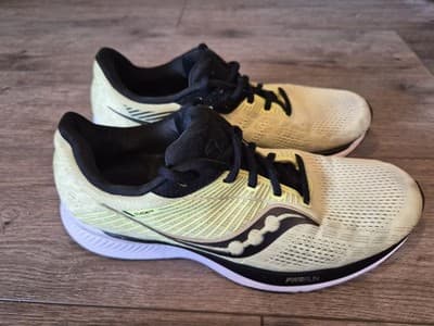 Saucony Guide 14 Running Shoes Men’s Size 10 Yellow Black Athletic Sneakers