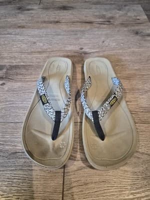 KEEN Kona Flip Flops Women’s Size 10 Repurposed Sandals Gray Black Tweed