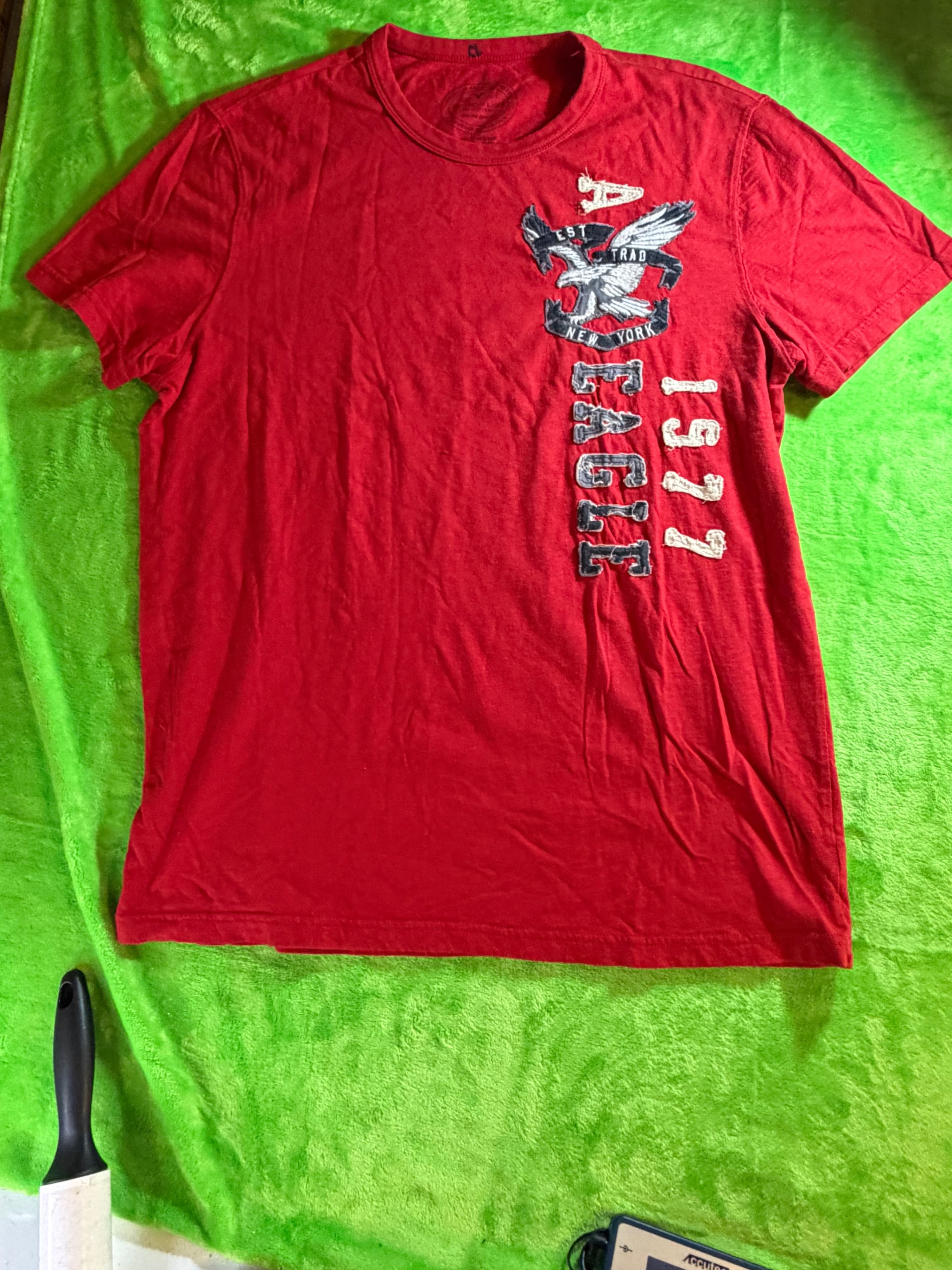 American Eagle Outfitters Eagle 1977 Applique T-Shirt Men's L Red Athletic Fit