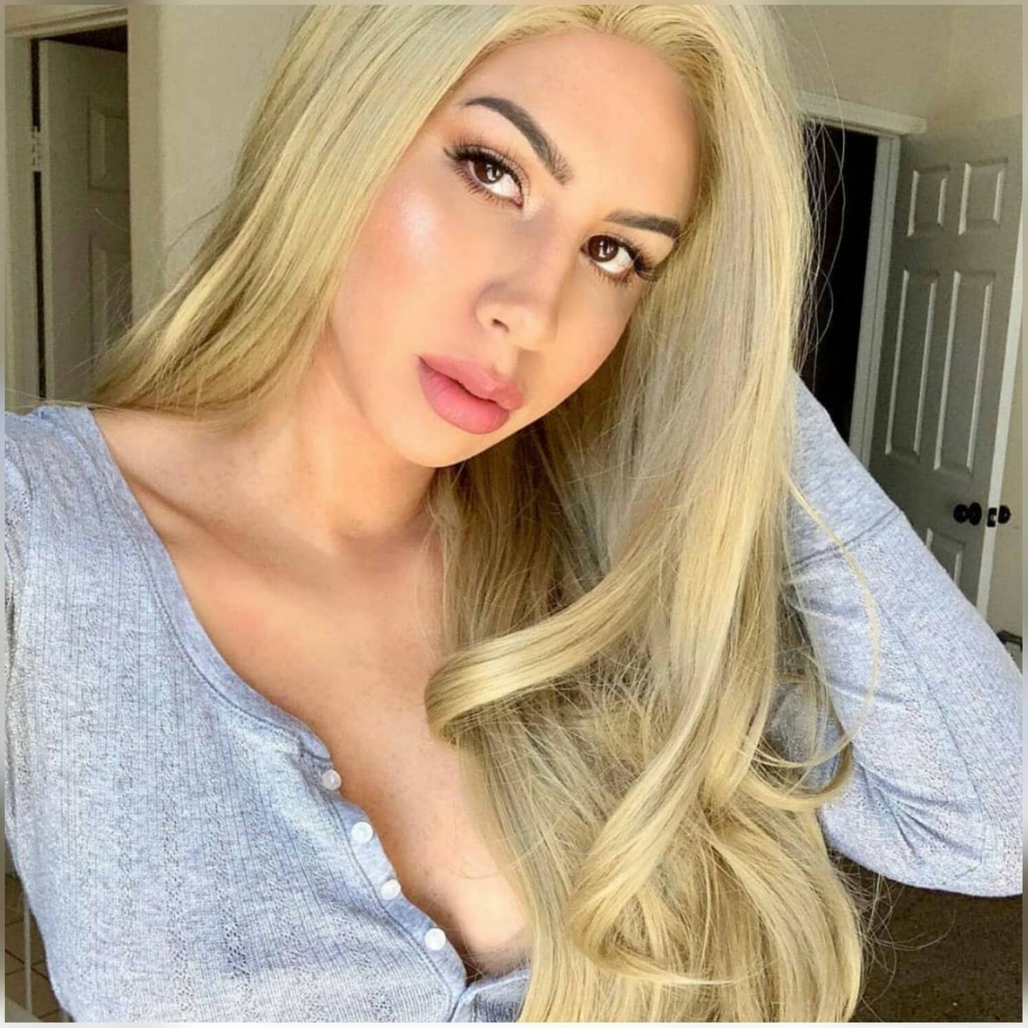 Ash Blonde Wavy Lace Front Wig//Honey Blonde