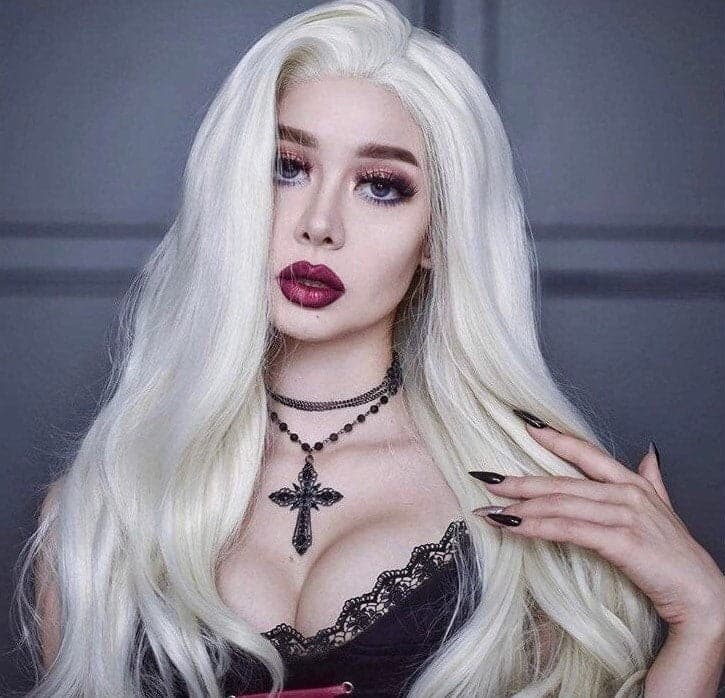 24” Platinum blonde body wavy Lace Front Wig *NEW*