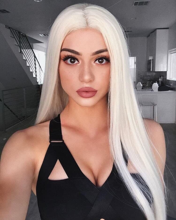 24 inches White Blonde natural looking Straight LaceFront wig *NWT*