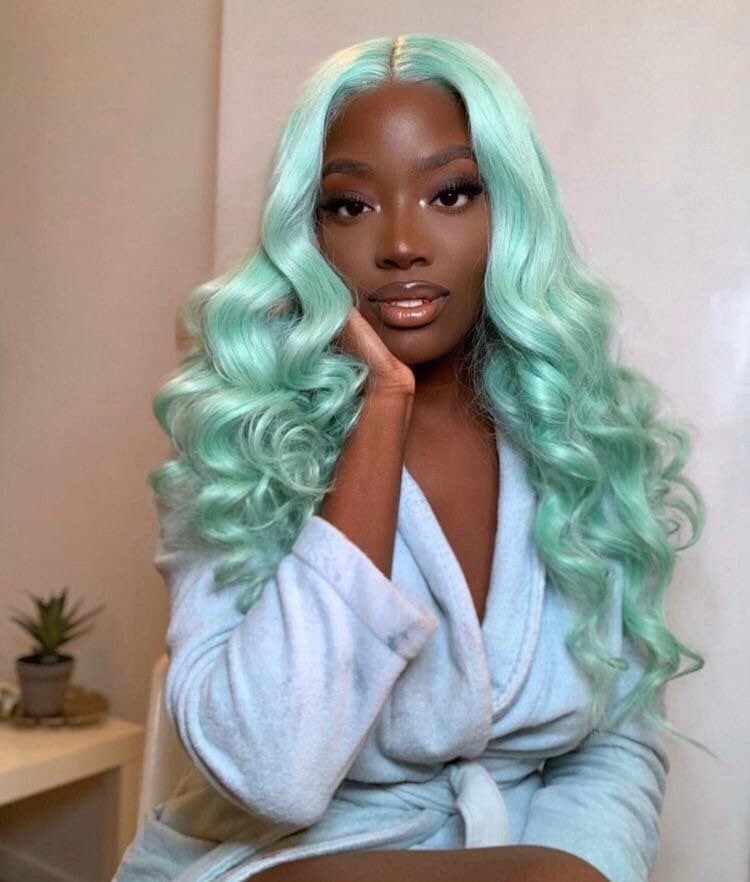 22” Green Body Wavy Lace Front Wig *NEW*