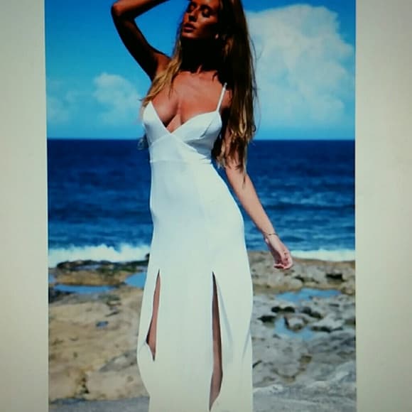 Beautiful White Sleeveless V-NECK Slim Dress!!