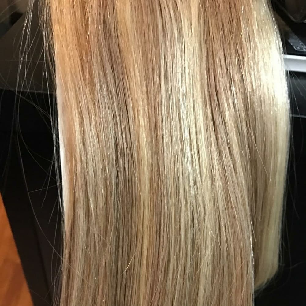 Blonde Clip In Extension 4/27