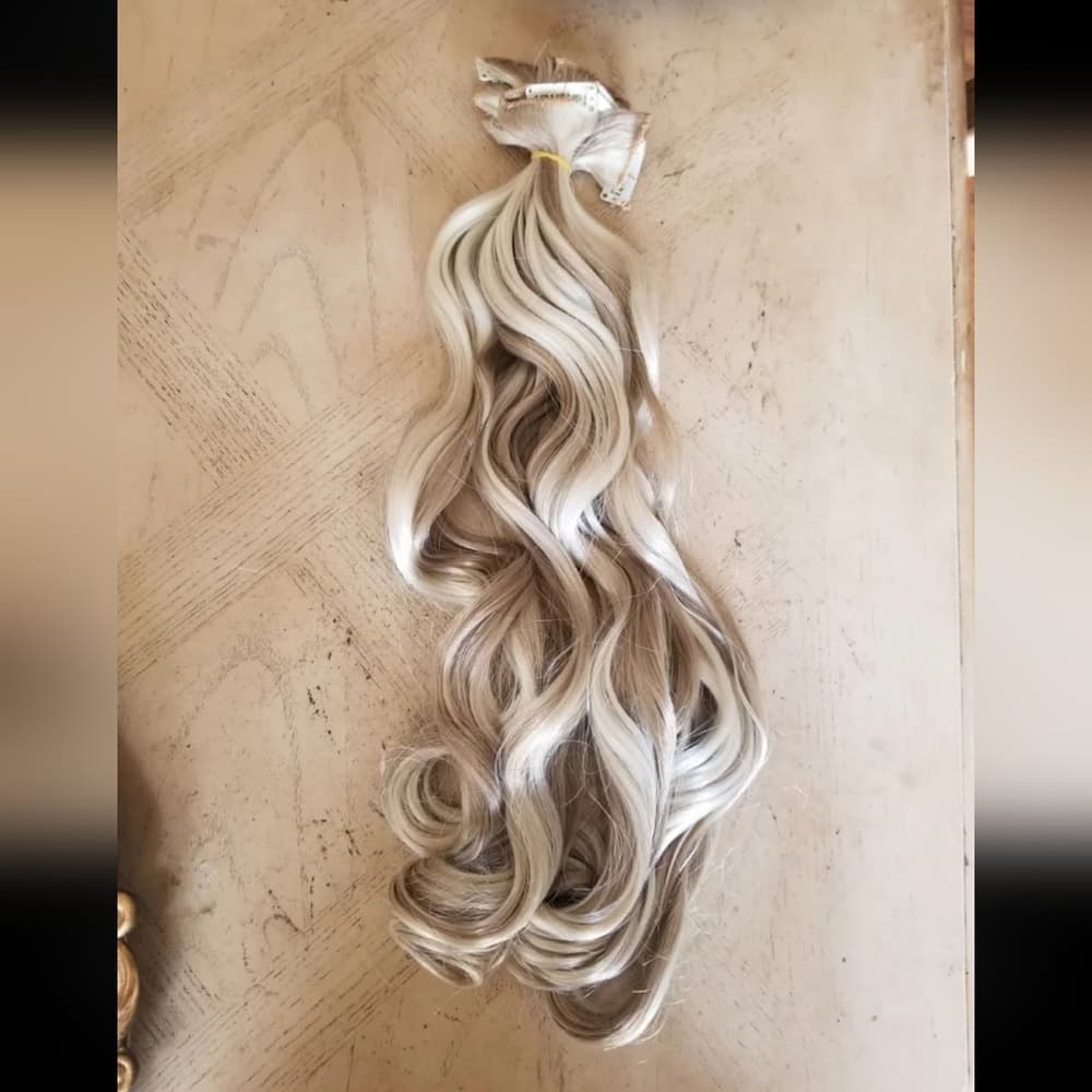 Blonde Wavy Full Head Clip in Extension