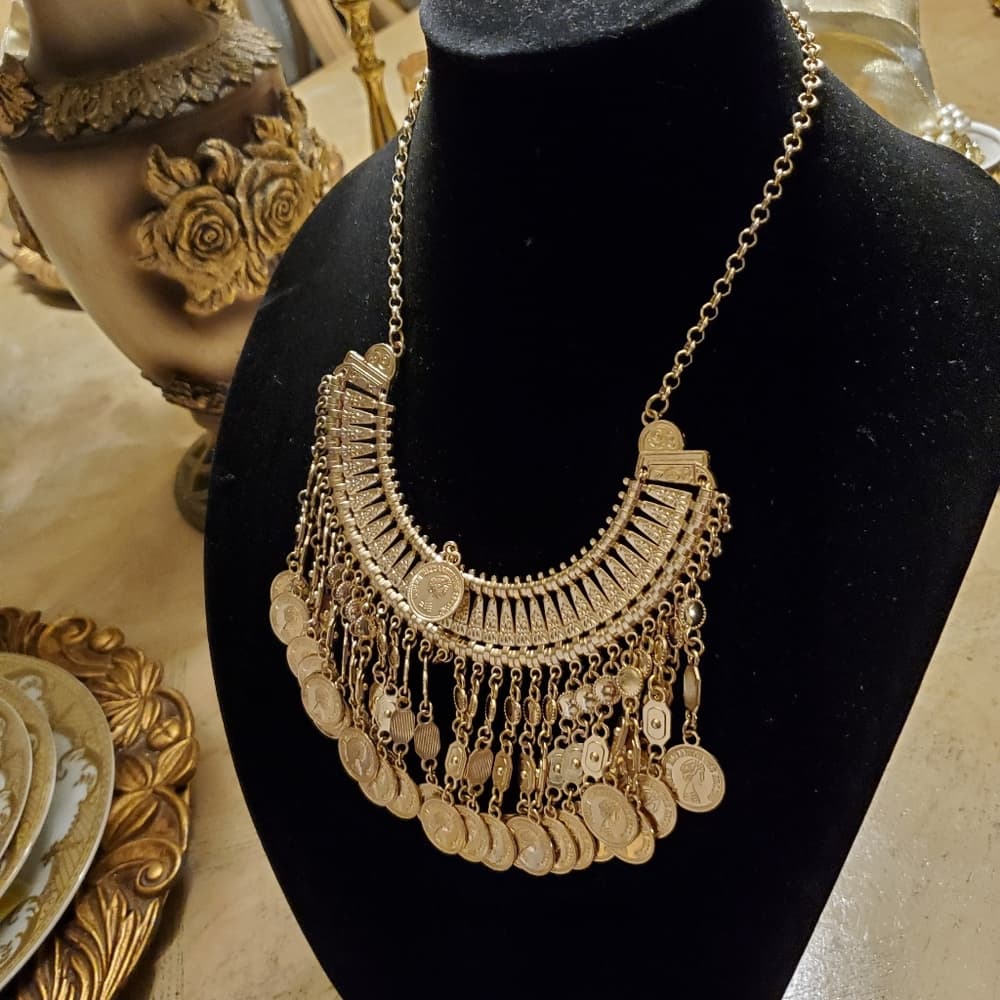Gold Chains Beauty Necklace