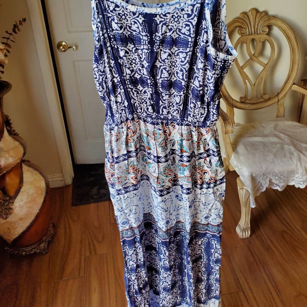 FLORAL DESIGN BACKLESS FLARED MAXI DRESS