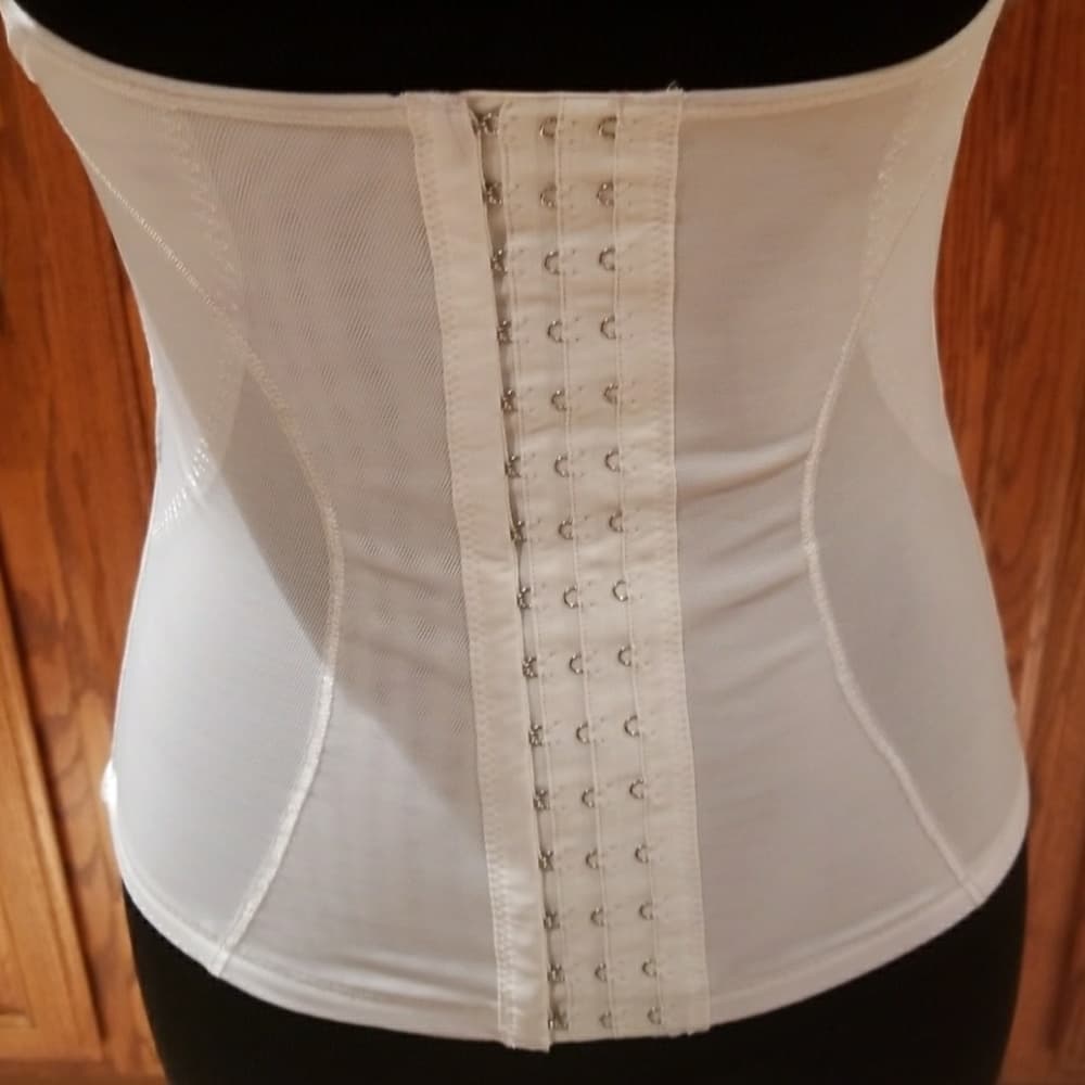 3 Hooks Super Hold and Tight Vest