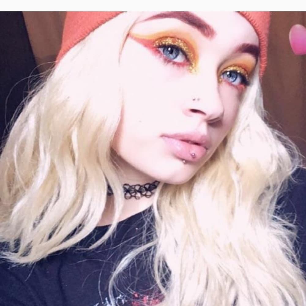 Used Blonde Beauty Bomshell Wig