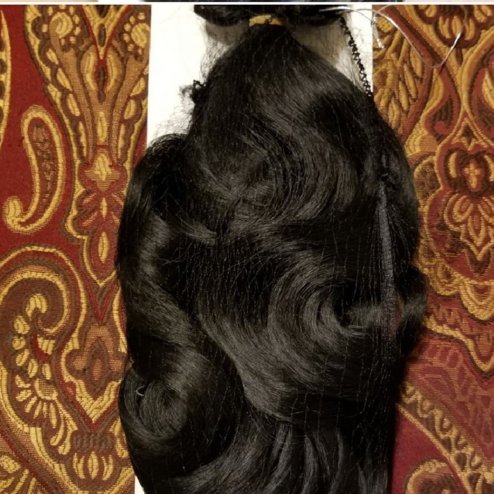 Black Wavy Full Head Clip in Extension