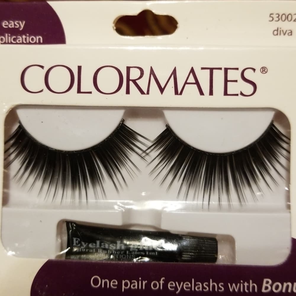 Beautiful Pair of Eyelashes with glue