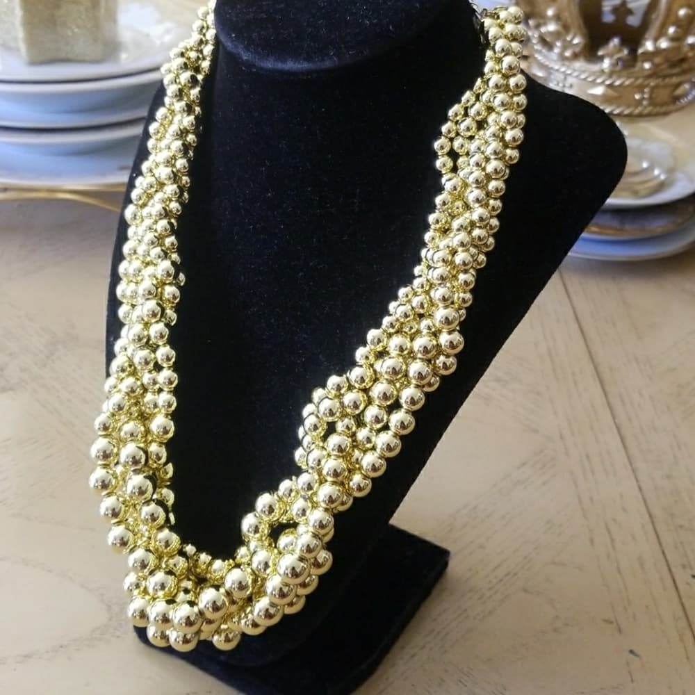 Gold Vintage Beauty Necklace