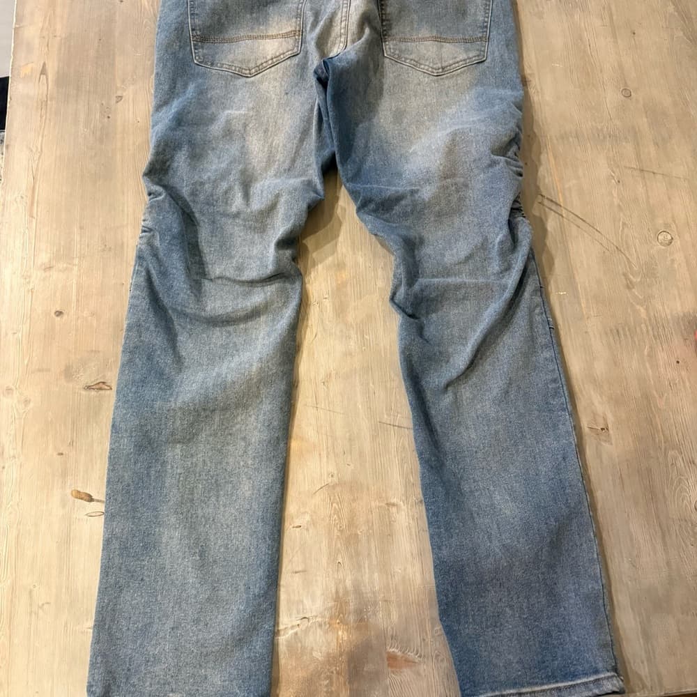 Smoke & ash distressed jeans 32x32