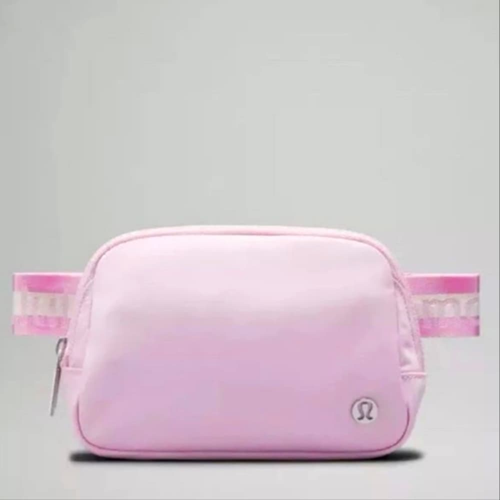 💥🔥LAST 1 LEFT💨Lululemon Everywhere Crossbody Belt Bag 1L Wordmark - Pink