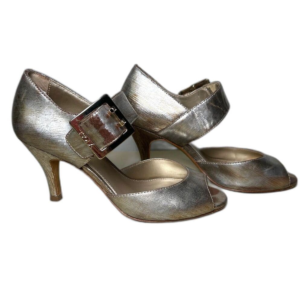 Isolá Della pump in gold size 6.5