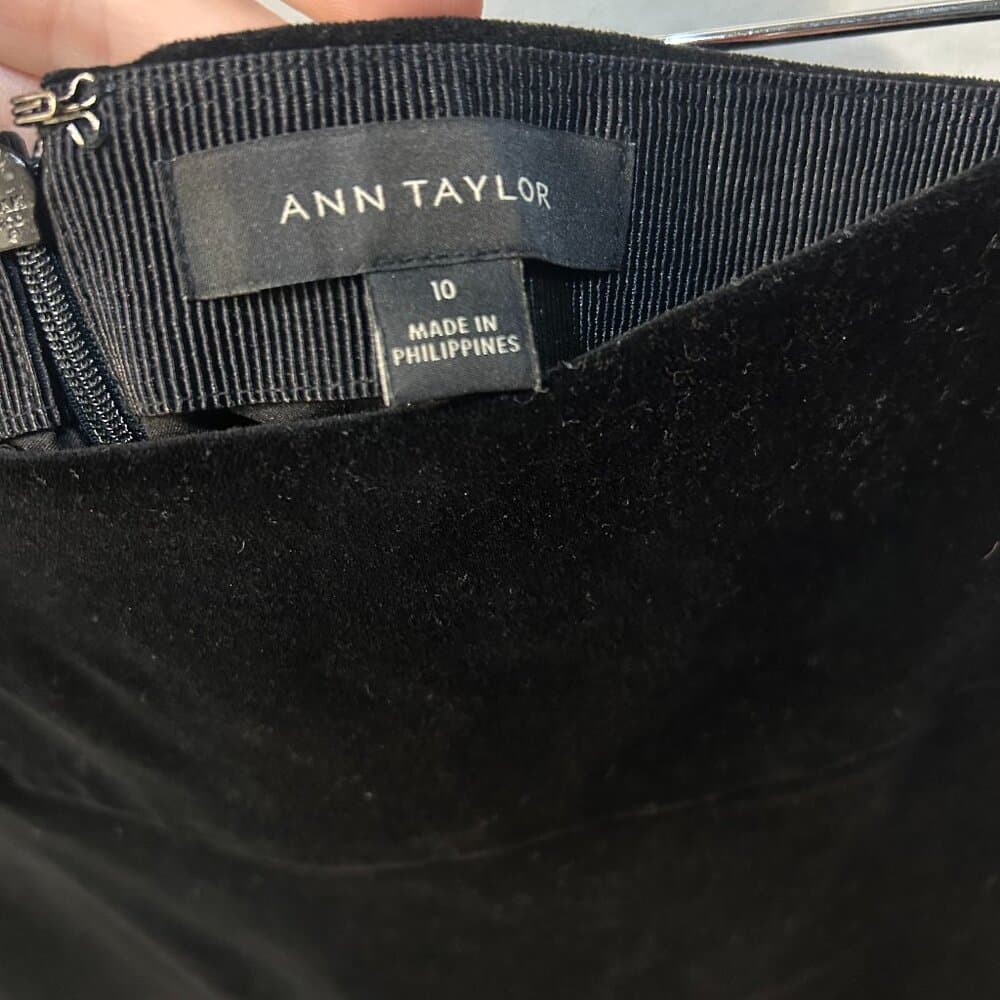 Ann Taylor Black Velvet Pencil Skirt Size 10 Dark Academia