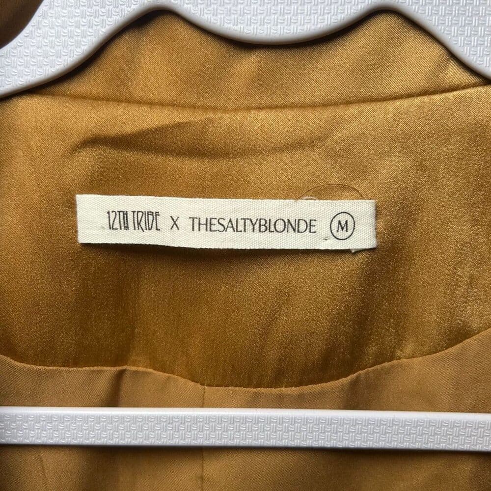satin-finish single-button oversized gold color blazer medium