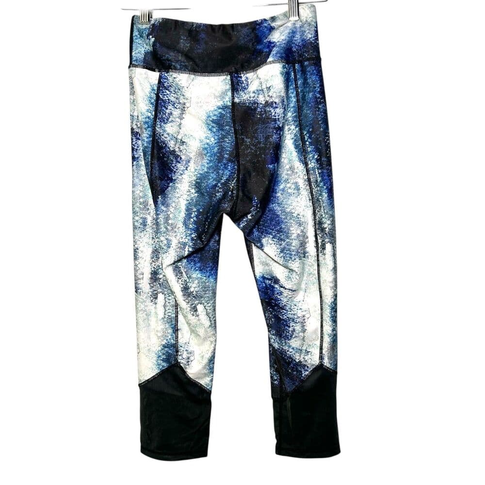 Adore Me High rise capri leggings blue black white abstract print medium