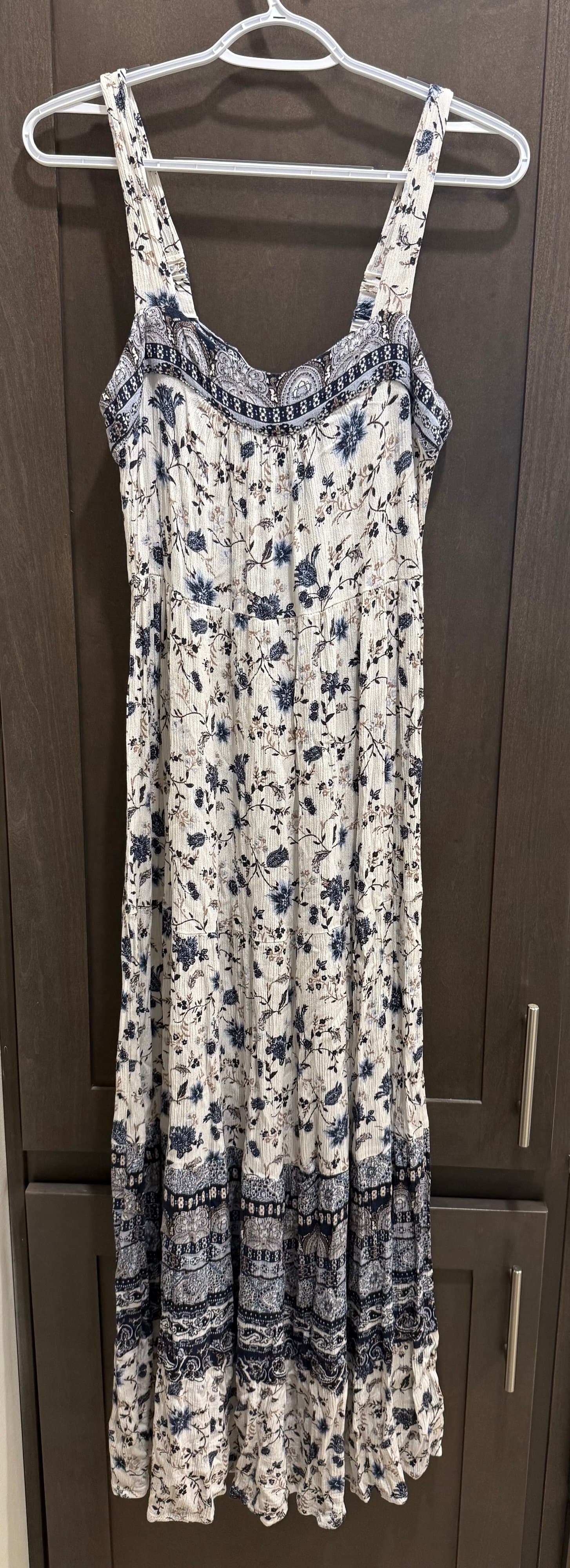 Knox Rose Floral Boho Maxi Dress with Blue and White Print Size M