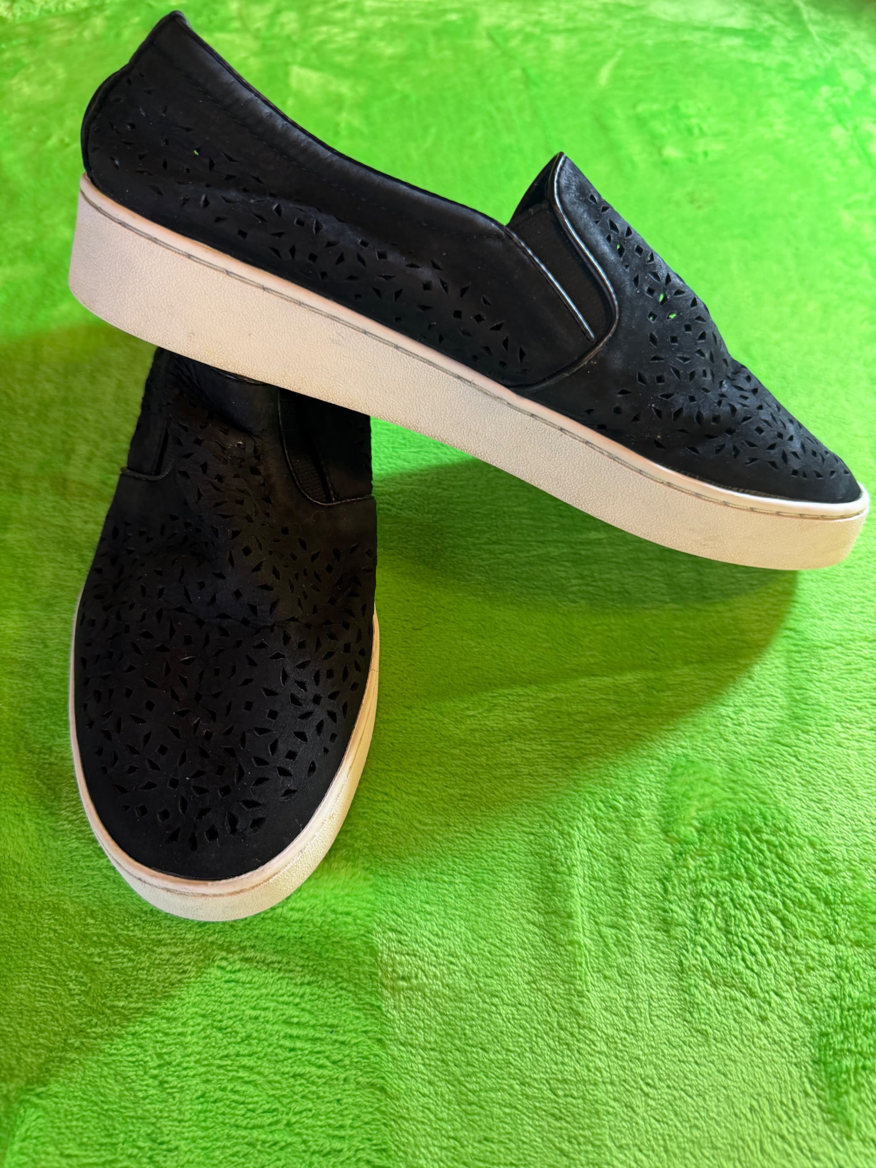 Vionic Splendid Midi Perf Black Slip-On Sneaker Womens Sz 9.5N