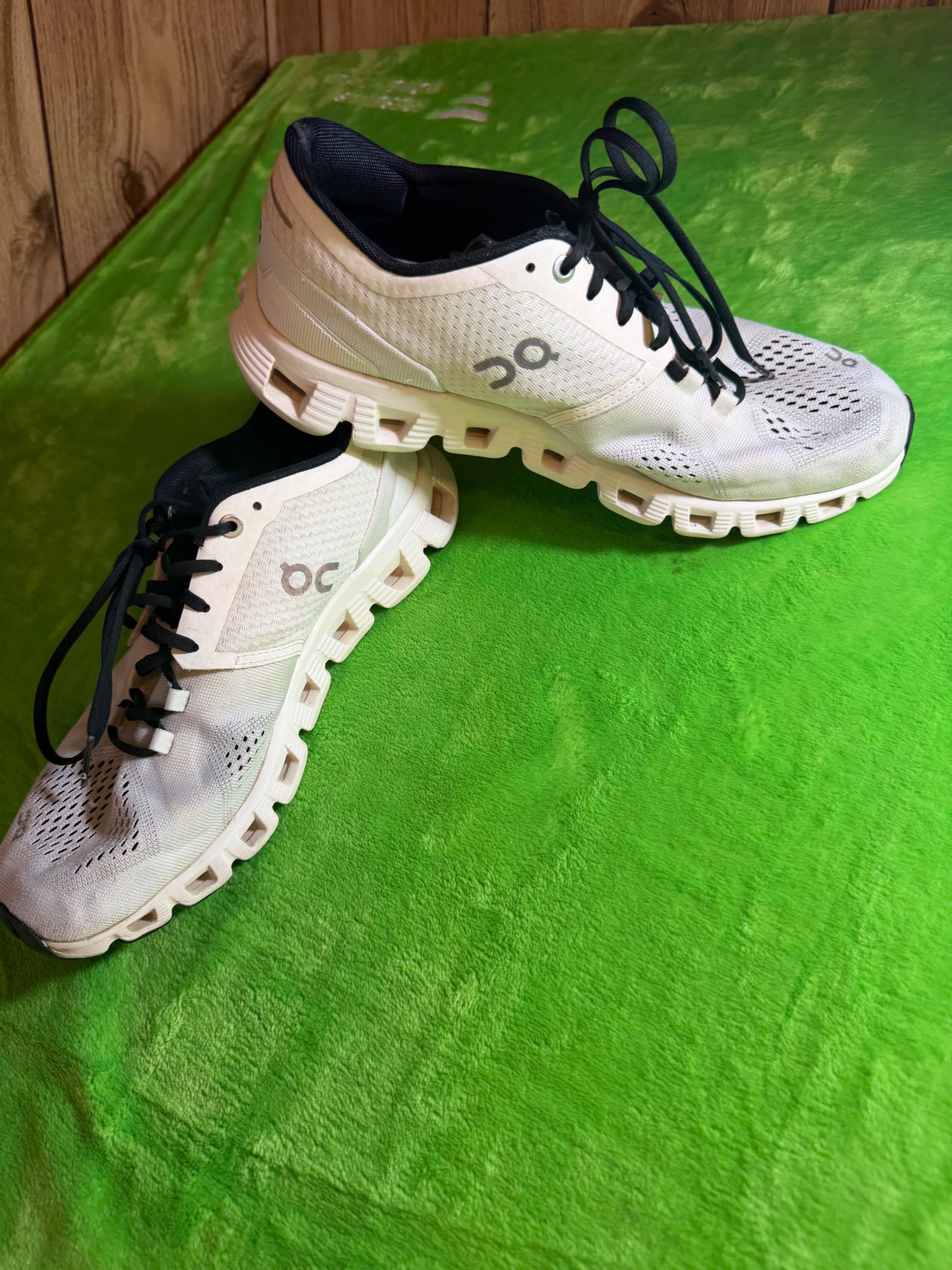 On Running Cloud X Womens Sz 8.5 White Black Helion Sneakers