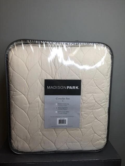 *NEW* Full/Queen Cream Colored Reversible Coverlet Set