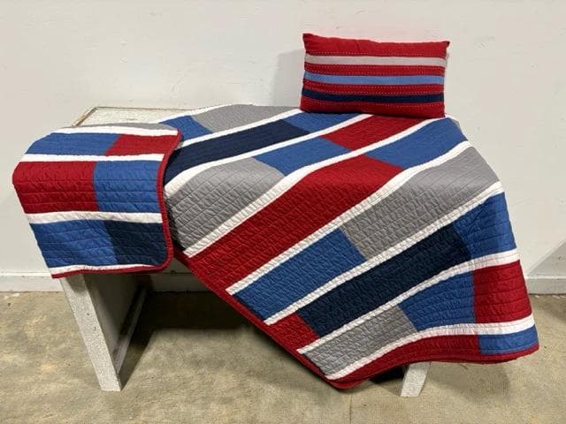 Full/Queen Red, White, Blue And Taupe Quilt Set